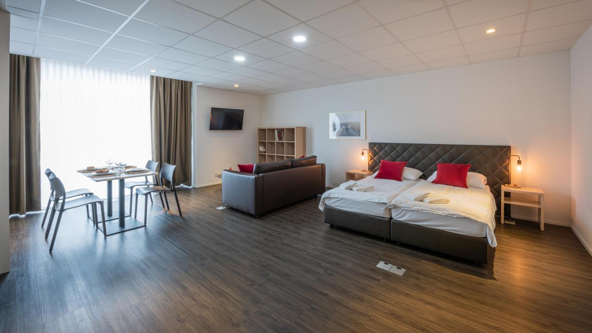 Los Lorentes Hotel Bern Airport Бельп Экстерьер фото