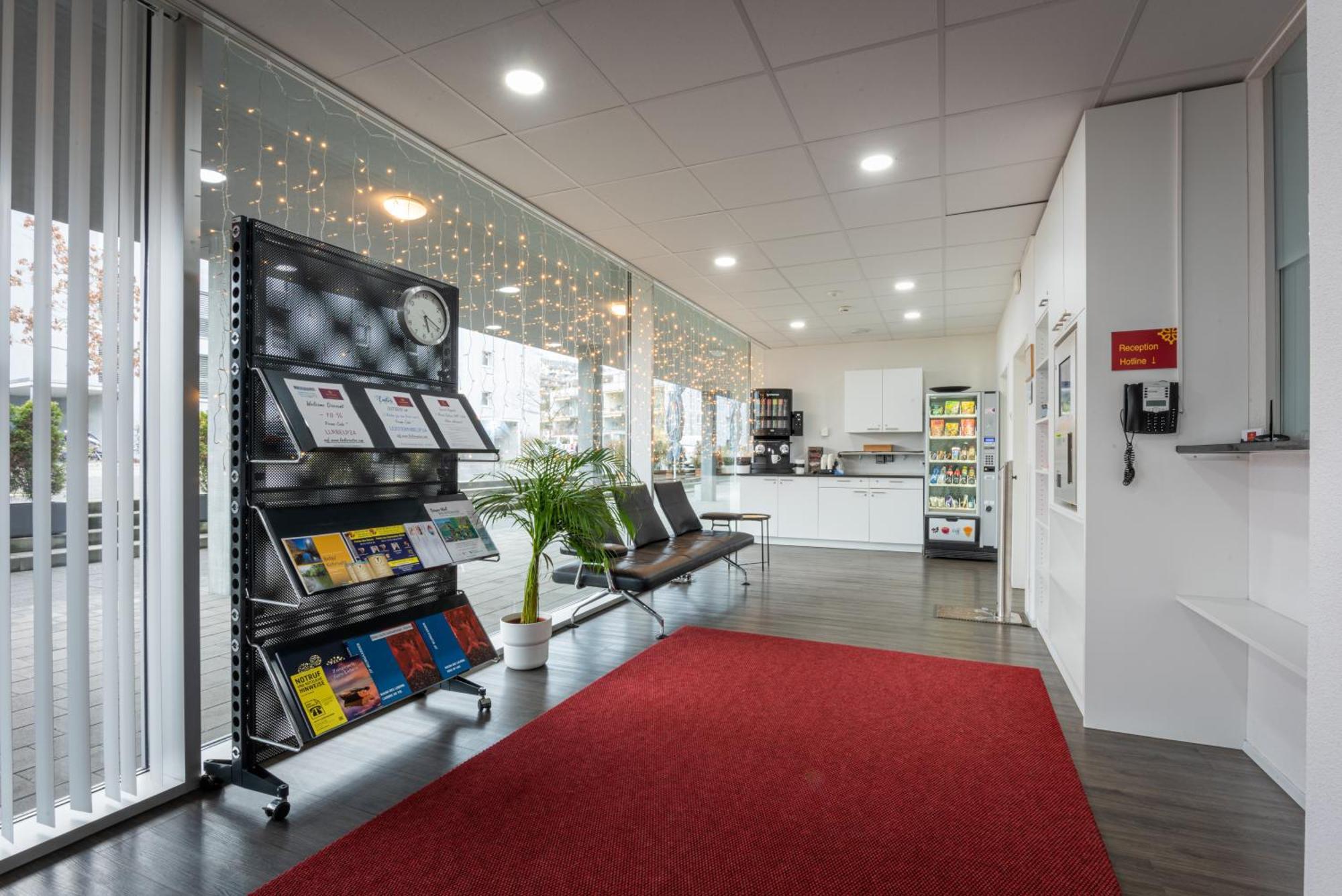Los Lorentes Hotel Bern Airport Бельп Экстерьер фото