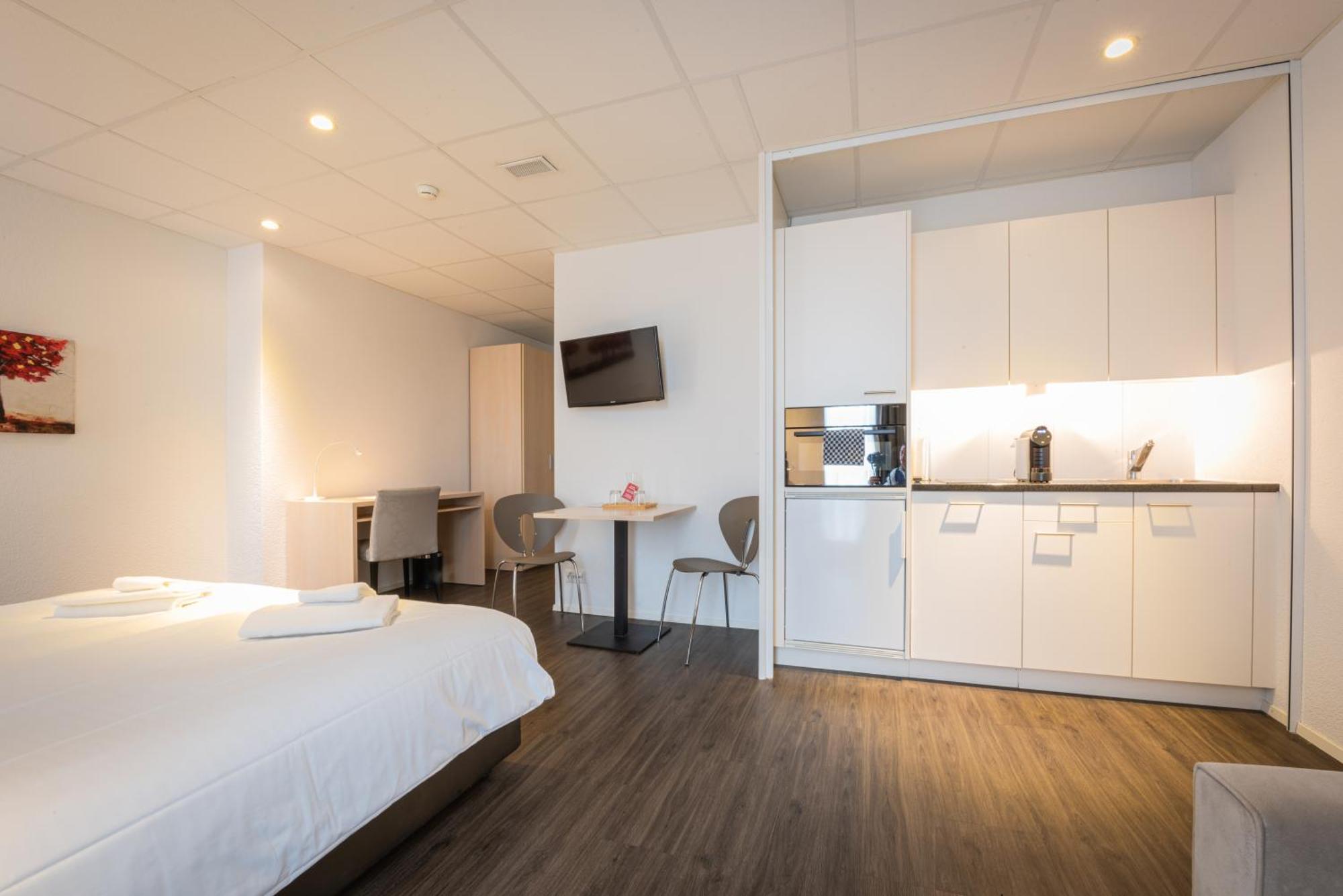 Los Lorentes Hotel Bern Airport Бельп Экстерьер фото