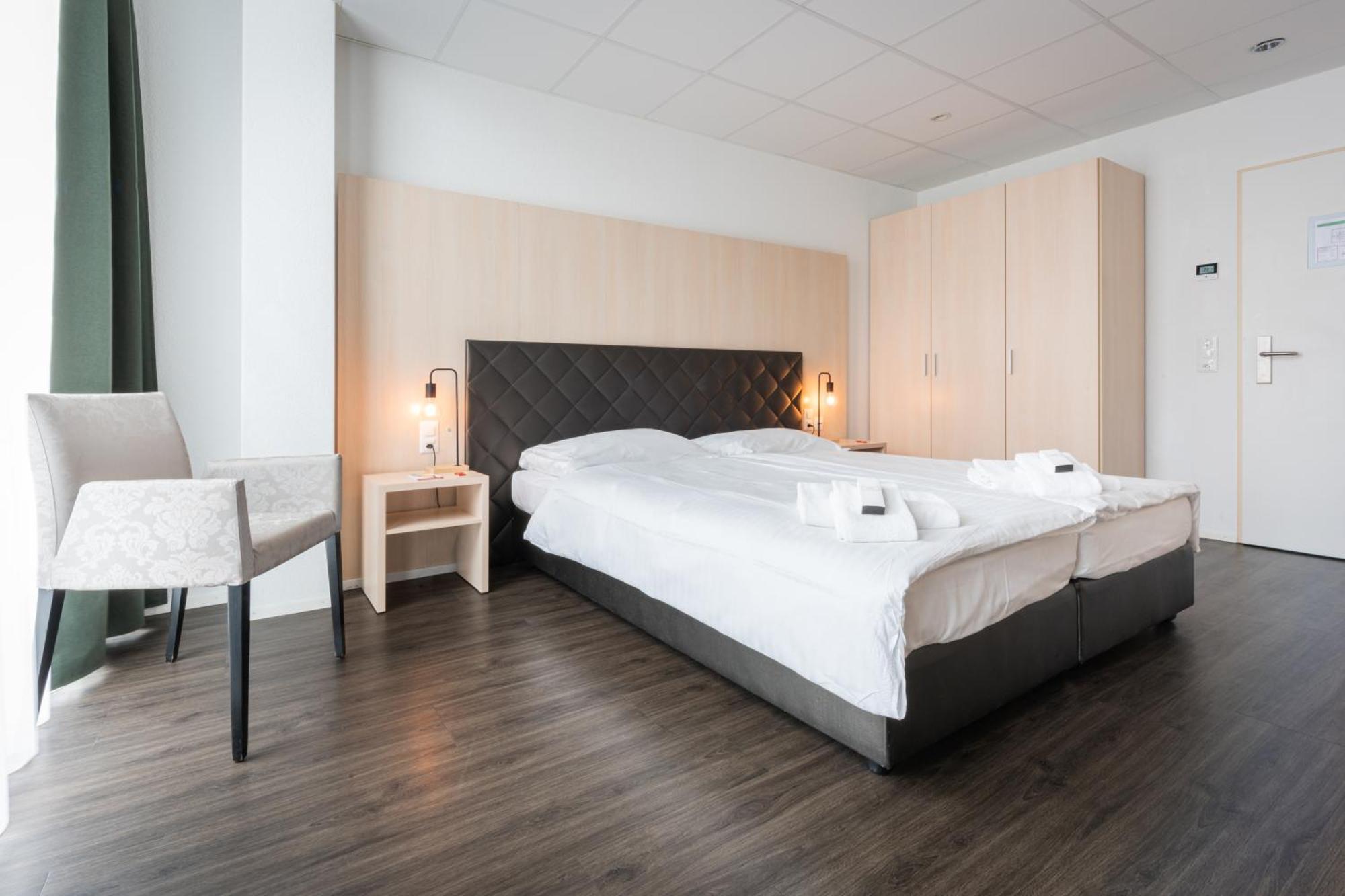 Los Lorentes Hotel Bern Airport Бельп Экстерьер фото