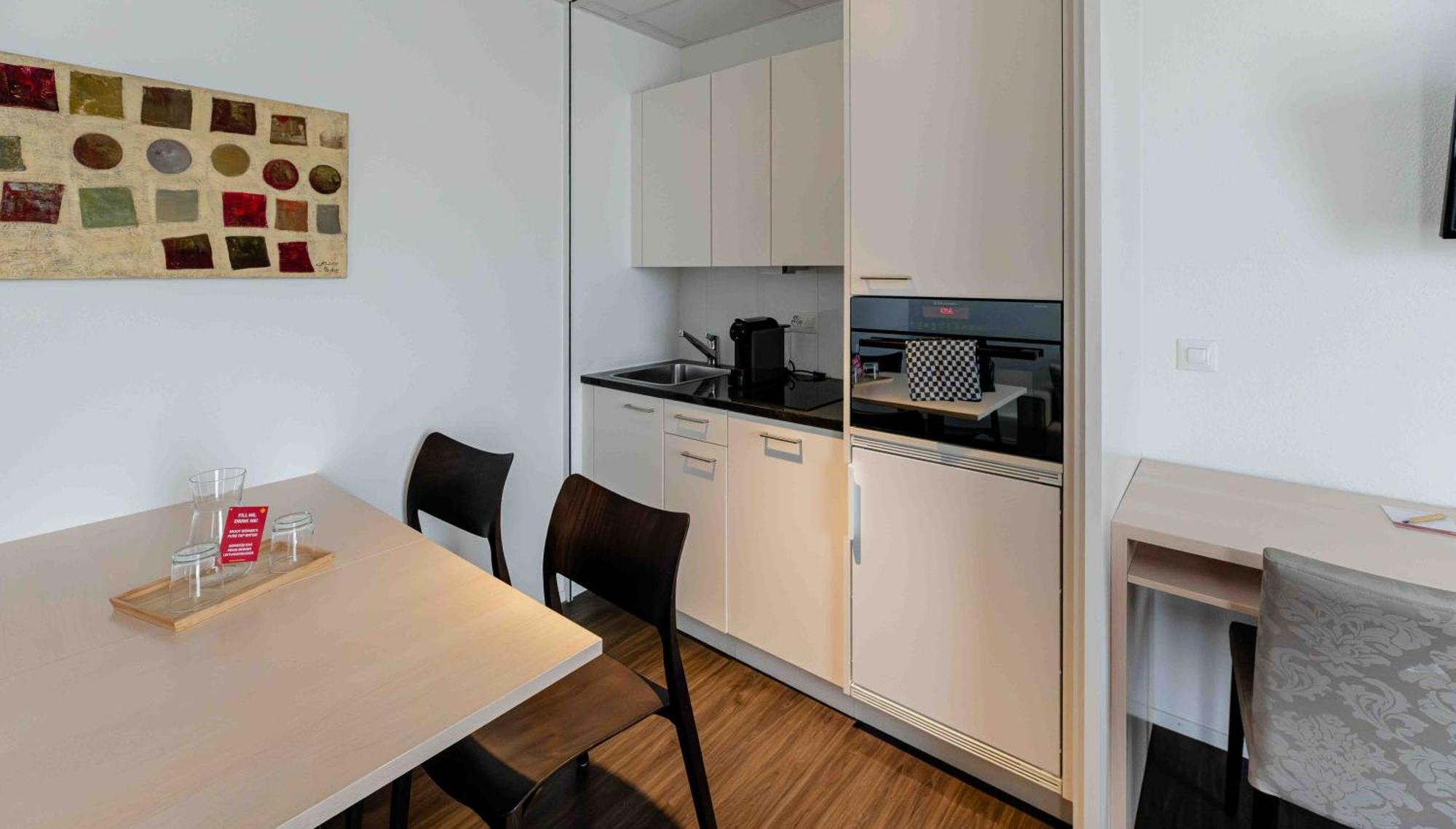 Los Lorentes Hotel Bern Airport Бельп Экстерьер фото